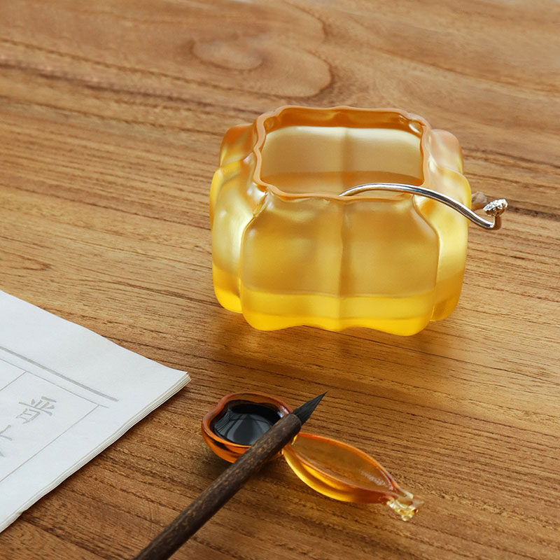 বেগুনি ক্রিস্টাল গ্লাস কুমড়া আকৃতির জল পাত্র