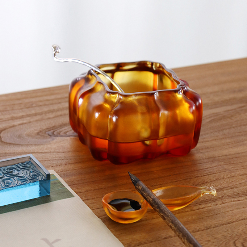 বেগুনি ক্রিস্টাল গ্লাস কুমড়া আকৃতির জল পাত্র