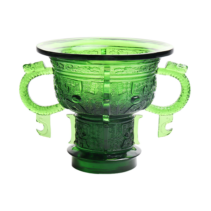 ড্রাগন কানের হ্যান্ডেল এবং কাঁটার প্যাটার্ন সহ চাইনিজ ট্রাইপড