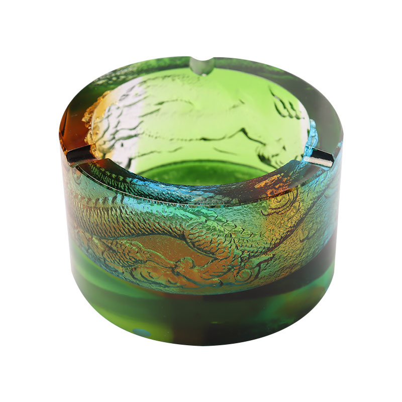 ড্রাগন-আউট-অফ-সি প্যাটার্ন সহ গ্লাস অ্যাশট্রে