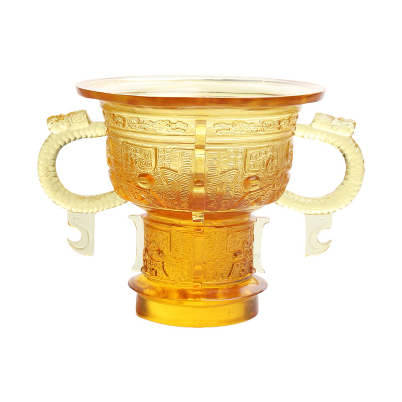 ড্রাগন কানের হ্যান্ডেল এবং কাঁটার প্যাটার্ন সহ চাইনিজ ট্রাইপড