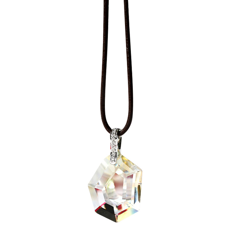 সিলভার রঙের নেকলেস সঙ্গে কাঁচের দুল প্যাটার্ন বসানো