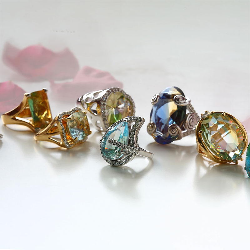 টিয়ারড্রপ আকৃতির কাটা কাচের সাথে রিং