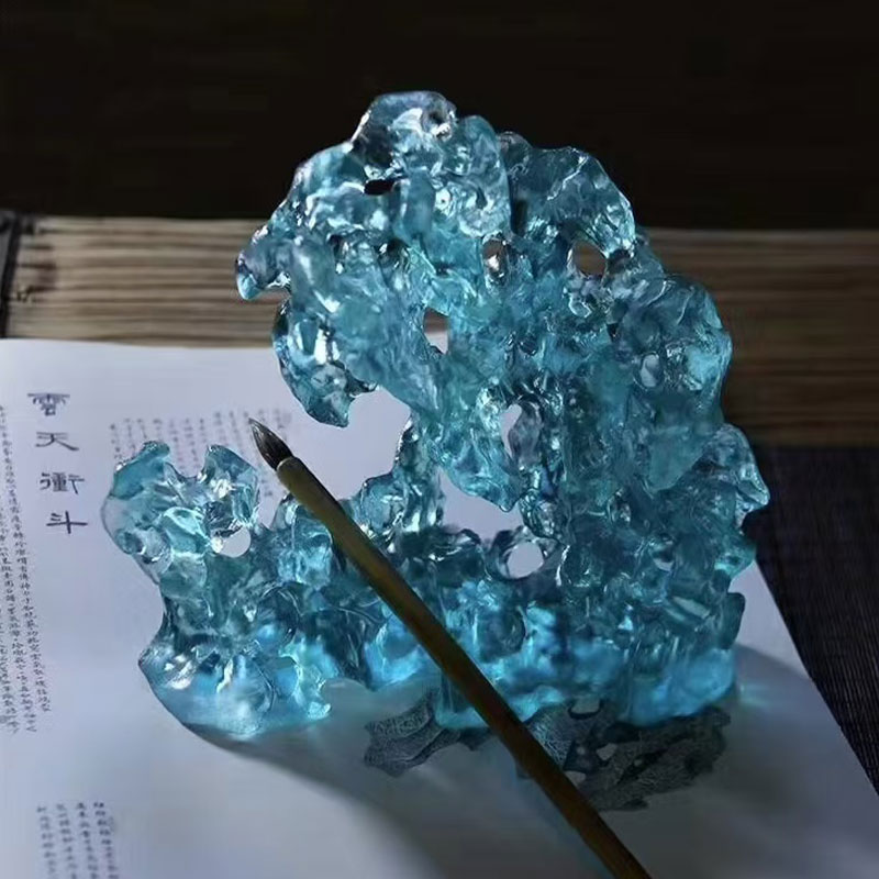 পাথরের আকৃতির নীল রঙের কাচের অলঙ্কার