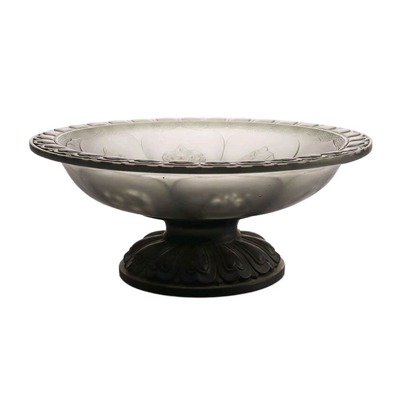 ধূসর রঙের চকচকে ফলের বাটি