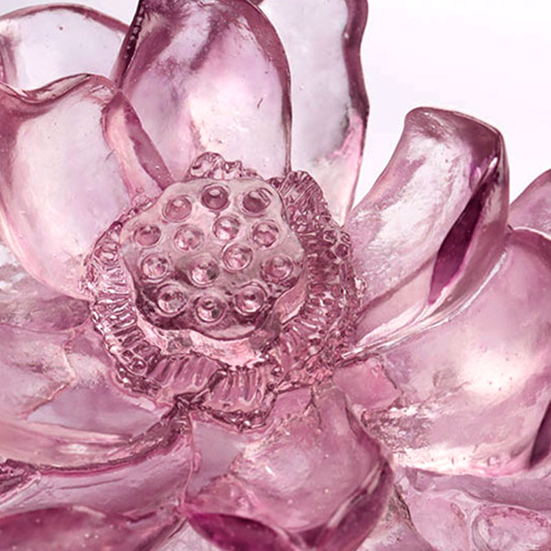 নুড়ি জমিন বেগুনি গোলাপী কাচের দানি