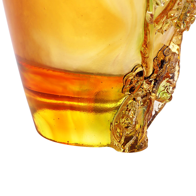 বাড়ির সজ্জা প্লাম ব্লসম খোদাই করা ডিজাইন অ্যাম্বার গ্লাস ফুলদানি