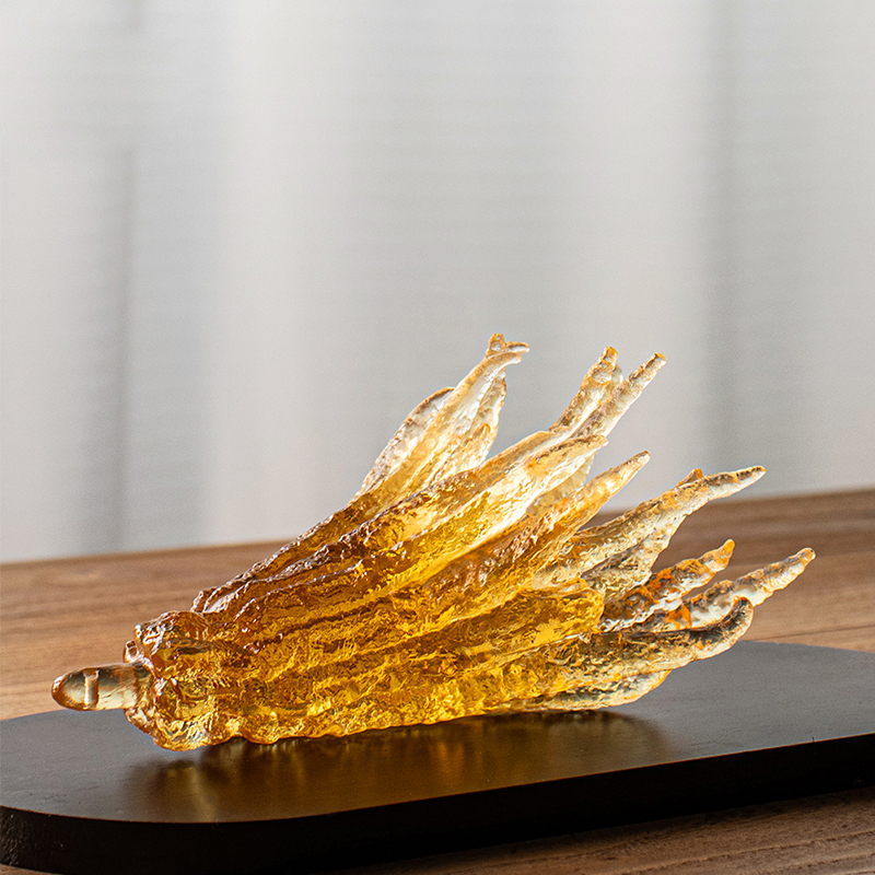 হাতের আকৃতির সোনালি রঙের কাচের ধূপ ধারক