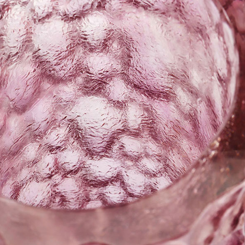 নুড়ি জমিন বেগুনি গোলাপী কাচের দানি