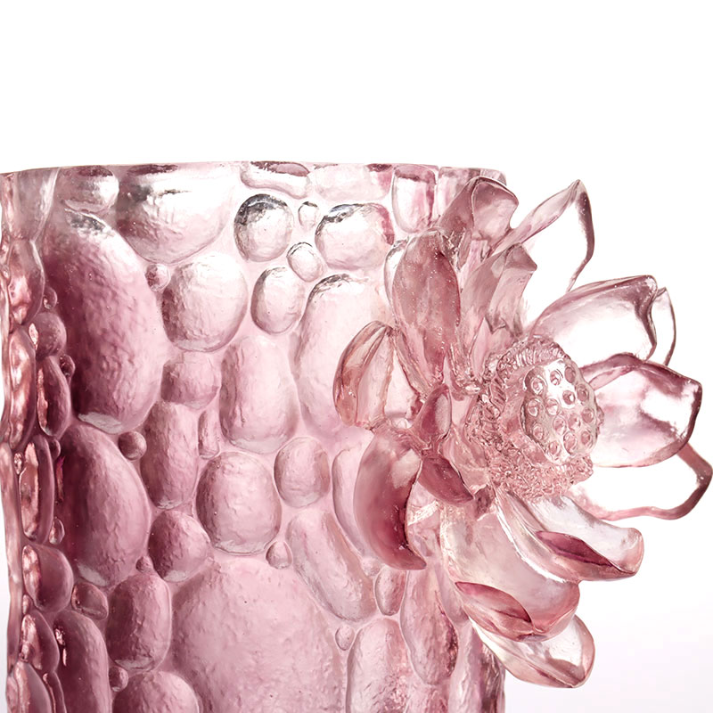 নুড়ি জমিন বেগুনি গোলাপী কাচের দানি