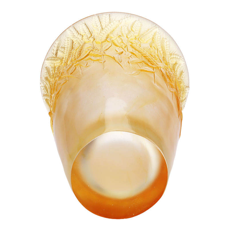 অ্যাম্বার গ্লাস দানি গমের কান দিয়ে এমবসড