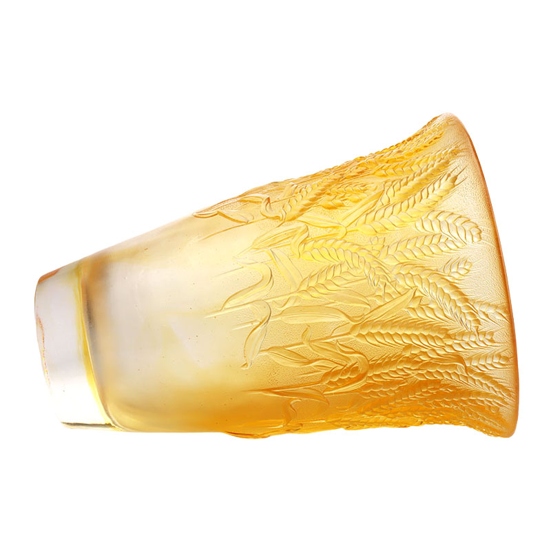 অ্যাম্বার গ্লাস দানি গমের কান দিয়ে এমবসড