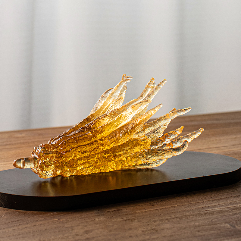 হাতের আকৃতির সোনালি রঙের কাচের ধূপ ধারক