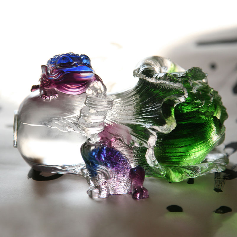 ক্রিস্টাল গ্লাস গোল্ডেন টড ভাস্কর্য অলঙ্কার