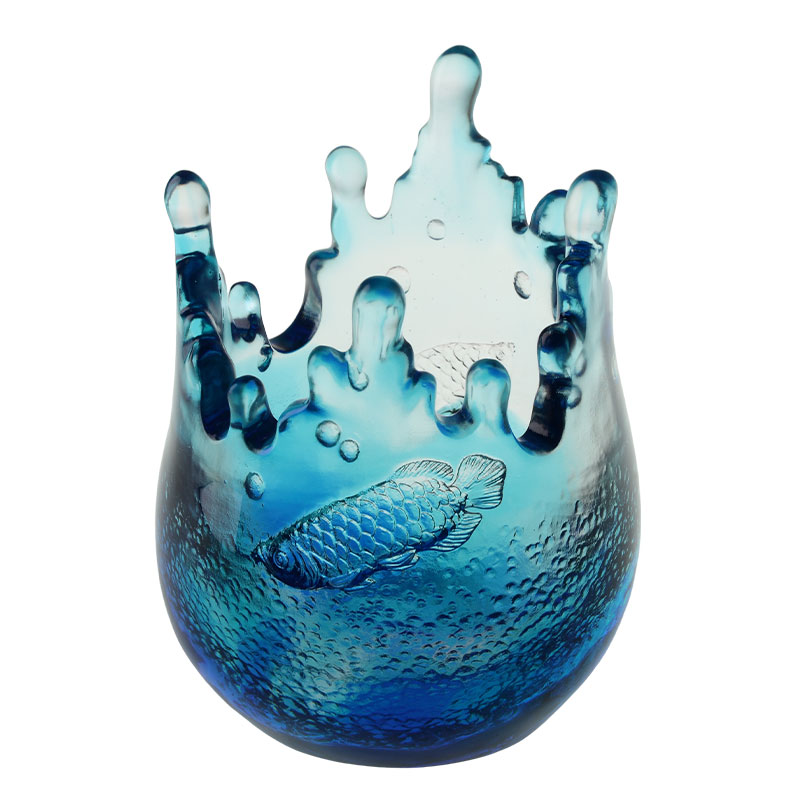 মাছের নিদর্শন খোদাই করা নীল কাচের পাত্রের অলঙ্কার